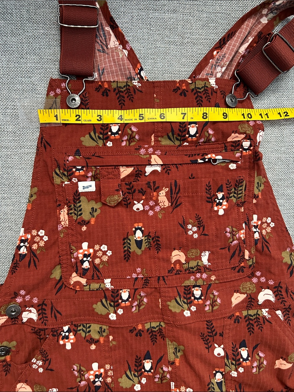Duluth Trading Co. Gnomes Bunnies Chickens Heirloom Gardening Bib Short Overalls - Picture 12 of 15